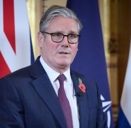 DM: Стармер едва подобрал слова, мотивируя решение открыть авиабазы для США