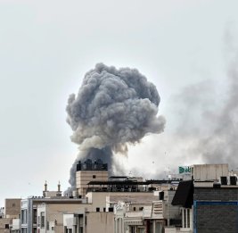 Здание гостелерадиокомпании Ирана подверглось авиаударам