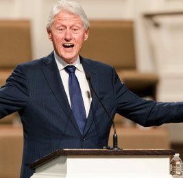 Клинтон не помнит, посещал ли дом Эпштейна, будучи президентом США