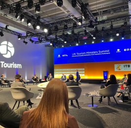 Пропагандируя индустрию отдыха