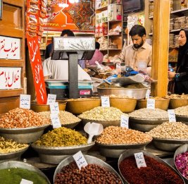 Иран &laquo;запирает&raquo; еду внутри страны