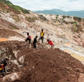 В Конго в результате оползня на шахте погибло свыше 100 человек