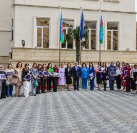 В UNEC прошел 1-й Международный симпозиум на тему &laquo;Роль женщин в устойчивом социально-экономическом развитии&raquo;