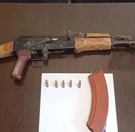 Полиция Сальяна задержала пожилого мужчину с наркотиками и оружием