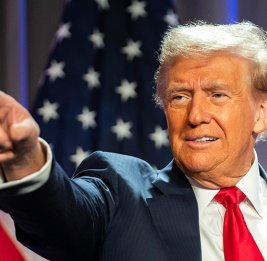 Трамп заявил об &laquo;очень сильном&raquo; ударе по Ирану