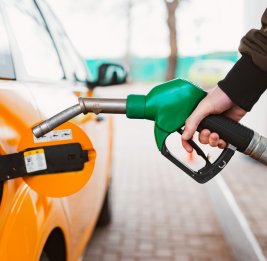 Цены на бензин в США выросли до рекордного с 2024 года уровня