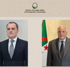 Джейхун Байрамов и госминистр Алжира провели телефонный разговор