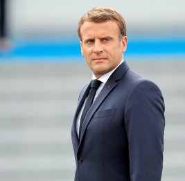 С французского на&hellip; азербайджанский