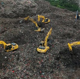 В Индонезии при обрушении мусорного полигона погибли семь человек