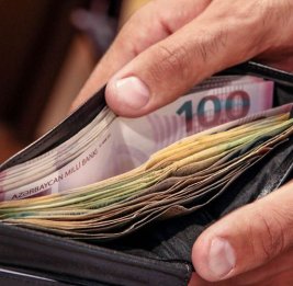 В Баку среднемесячная зарплата выросла почти на 9%