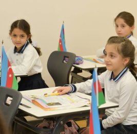 Министр ознакомился с образовательным процессом в Шуше