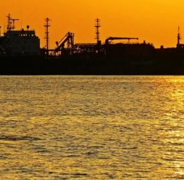 Нефтекомпании потеряли более $15 млрд из-за закрытия Ормузского пролива