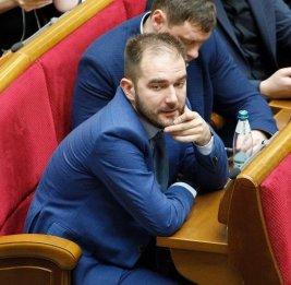 В Украине десятки депутатов написали заявления об отставке