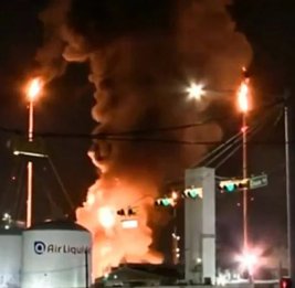 Мощный взрыв прогремел на одном из крупнейших НПЗ в Техасе