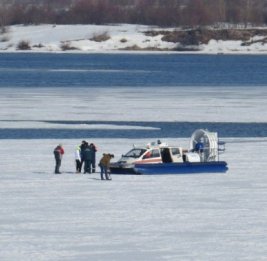 В Финском заливе с отколовшейся льдины сняли 10 человек