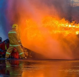 СМИ: Cамолет загорелся в аэропорту Мехрабад после серии интенсивных авиаударов