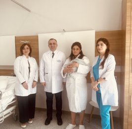 В Азербайджане женщина родила двоих детей после пересадки почки