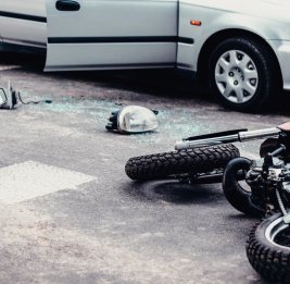 В Баку автомобиль столкнулся с мотоциклом, есть погибший