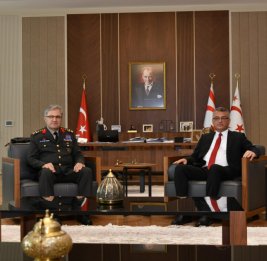 Командующий сухопутными войсками Турции инспектирует части на севере Кипра