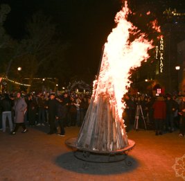 Илахыр чершенбе в Баку: праздничный костер у Крепостных ворот
