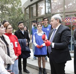 Акция в БГУ по посадке цветов, посвященная Году градостроительства и архитектуры