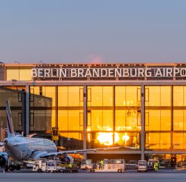 В Германии забастовки парализовали работу аэропорта и местного транспорта