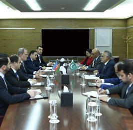 Главы МИД Азербайджана и Пакистана обсудили перспективы расширения сотрудничества