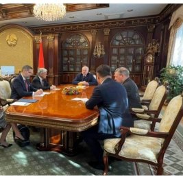 Лукашенко проводит переговоры со спецпосланником США