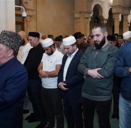 В бакинской мечети Аждарбей совершен праздничный намаз
