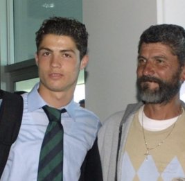 Роналду показал фото со своим отцом