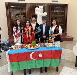 Азербайджанский уголок украсил праздник Новруз в Астане