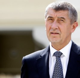 Самолет с премьером Чехии вернулся в Прагу из-за угрозы теракта