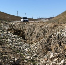 На защитной полосе автодороги Муганлы-Исмаиллы произошел оползень