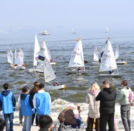 Новруз на Каспии - парад скутеров и парусников
