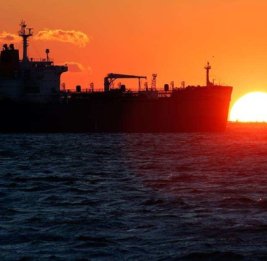 Разблокировку 140 млн баррелей иранской нефти назвали невозможной