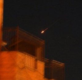 Летящую в огненном облаке иранскую боеголовку сняли на фото