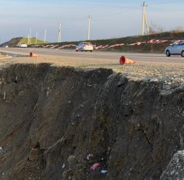 На дороге Муганлы-Исмаиллы произошел очередной оползень