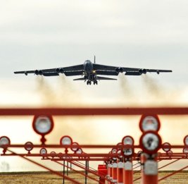 Американский бомбардировщик подал сигнал бедствия в небе над Британией