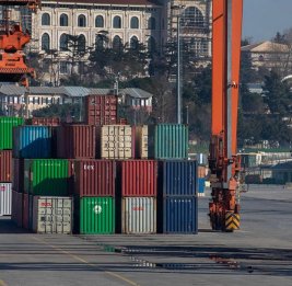 Экспорт Азербайджана в страны СНГ вырос почти на 14%, импорт упал на 52%