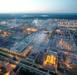 Атакован крупнейший нефтезавод России