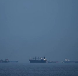 СМИ: Атакованное в Ормузском проливе судно село на мель у острова Кешм