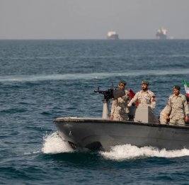 КСИР развернул несколько контейнеровозов в Ормузском проливе