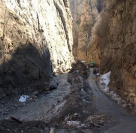 На дороге Губа&ndash;Хыналыг произошёл обвал, движение перекрыто