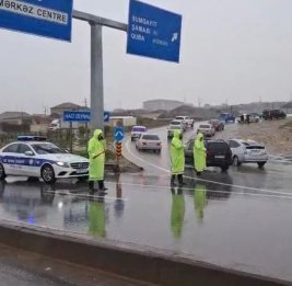 Дорожная полиция обеспечивает безопасность на дорогах в условиях затяжных дождей