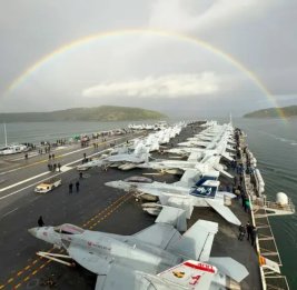 Крупнейший авианосец США встал на ремонт