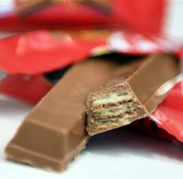 В Европе угнали грузовик с 12 тоннами шоколадных батончиков