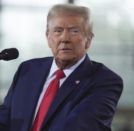 Трамп: Иран атаковал авианосец США с 17 разных сторон