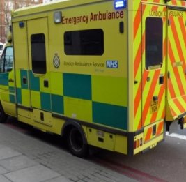 В Британии автомобиль въехал в толпу