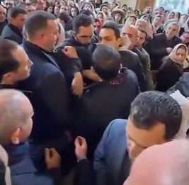 На Пашиняна напали в церкви, задержали двоих граждан