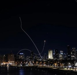 В Израиле на химпредприятии произошел пожар после падения осколка ракеты